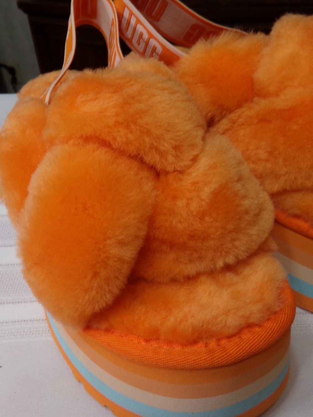 NWOB UGG All Fluffed Up Knoty Tangerine Platform Slippers Size Women’s US 8 - Picture 3 of 11